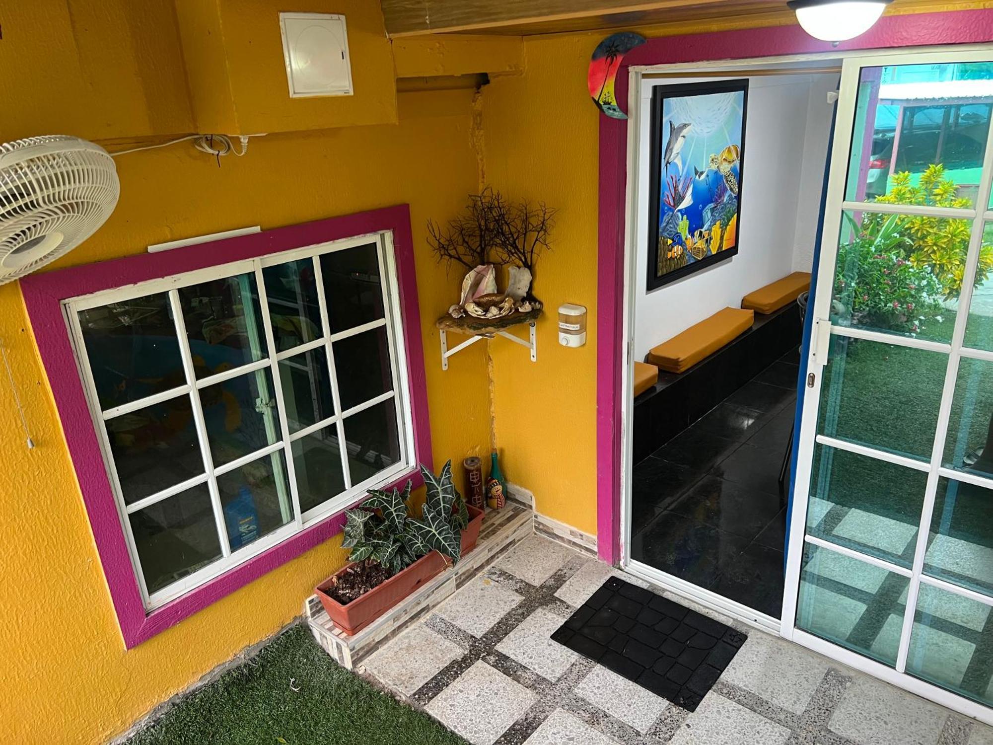 Posada Ashanty Rocky Point Exterior photo