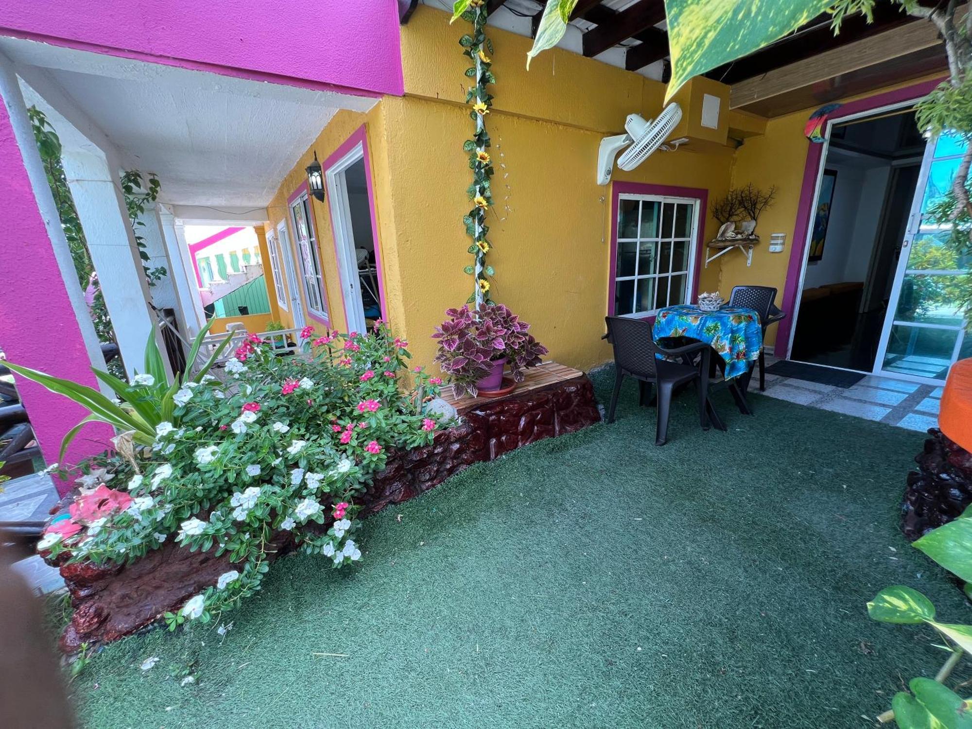 Posada Ashanty Rocky Point Exterior photo
