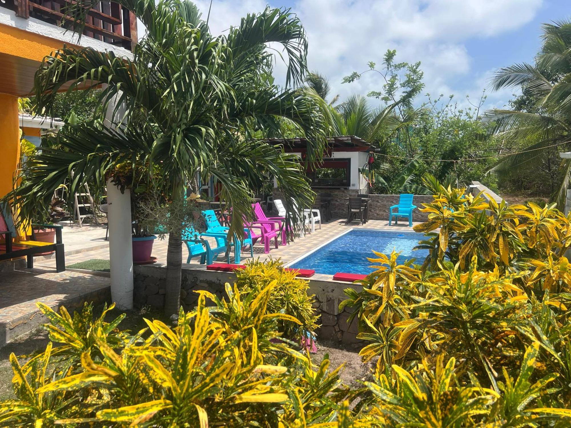 Posada Ashanty Rocky Point Exterior photo