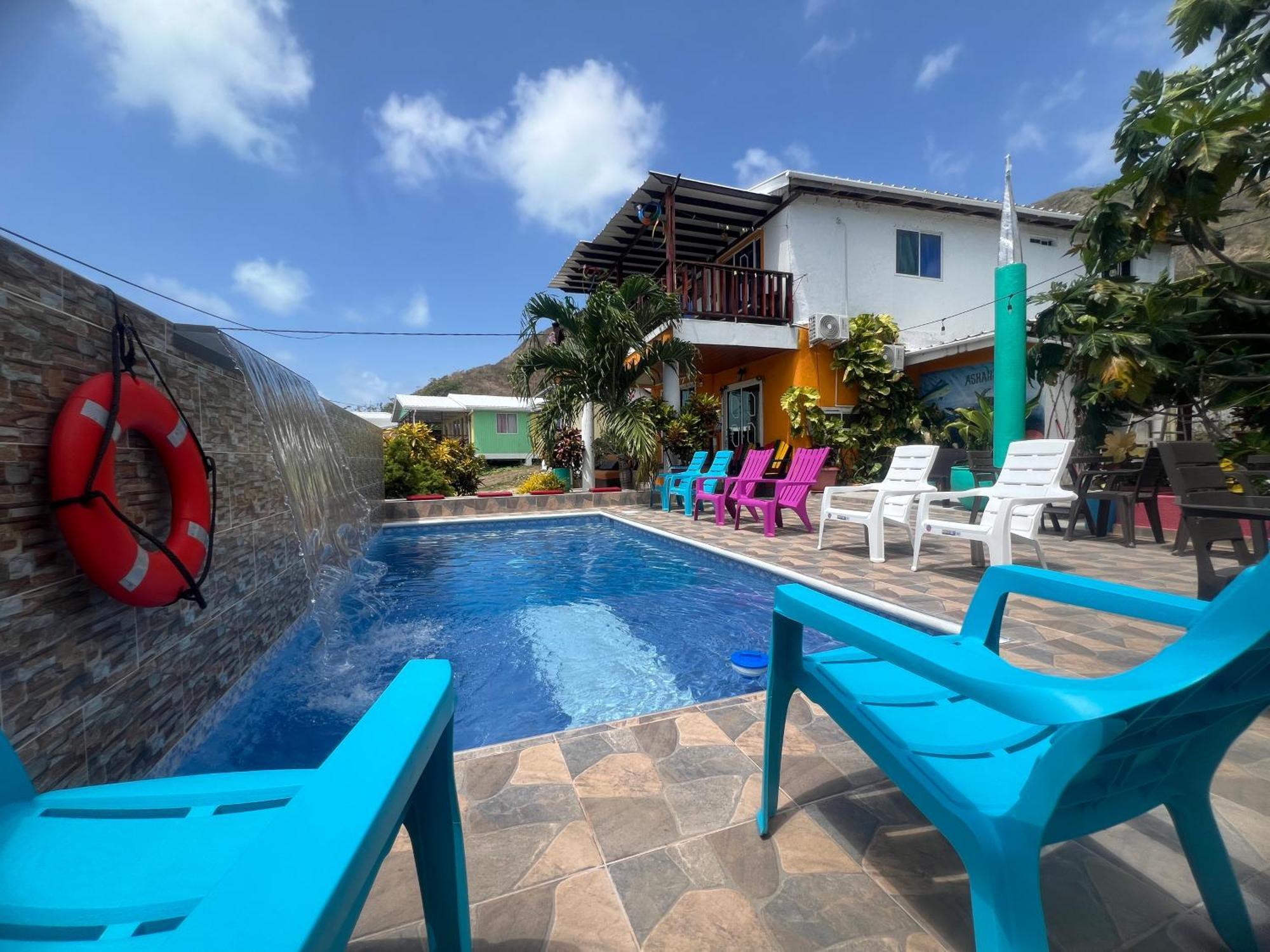 Posada Ashanty Rocky Point Exterior photo