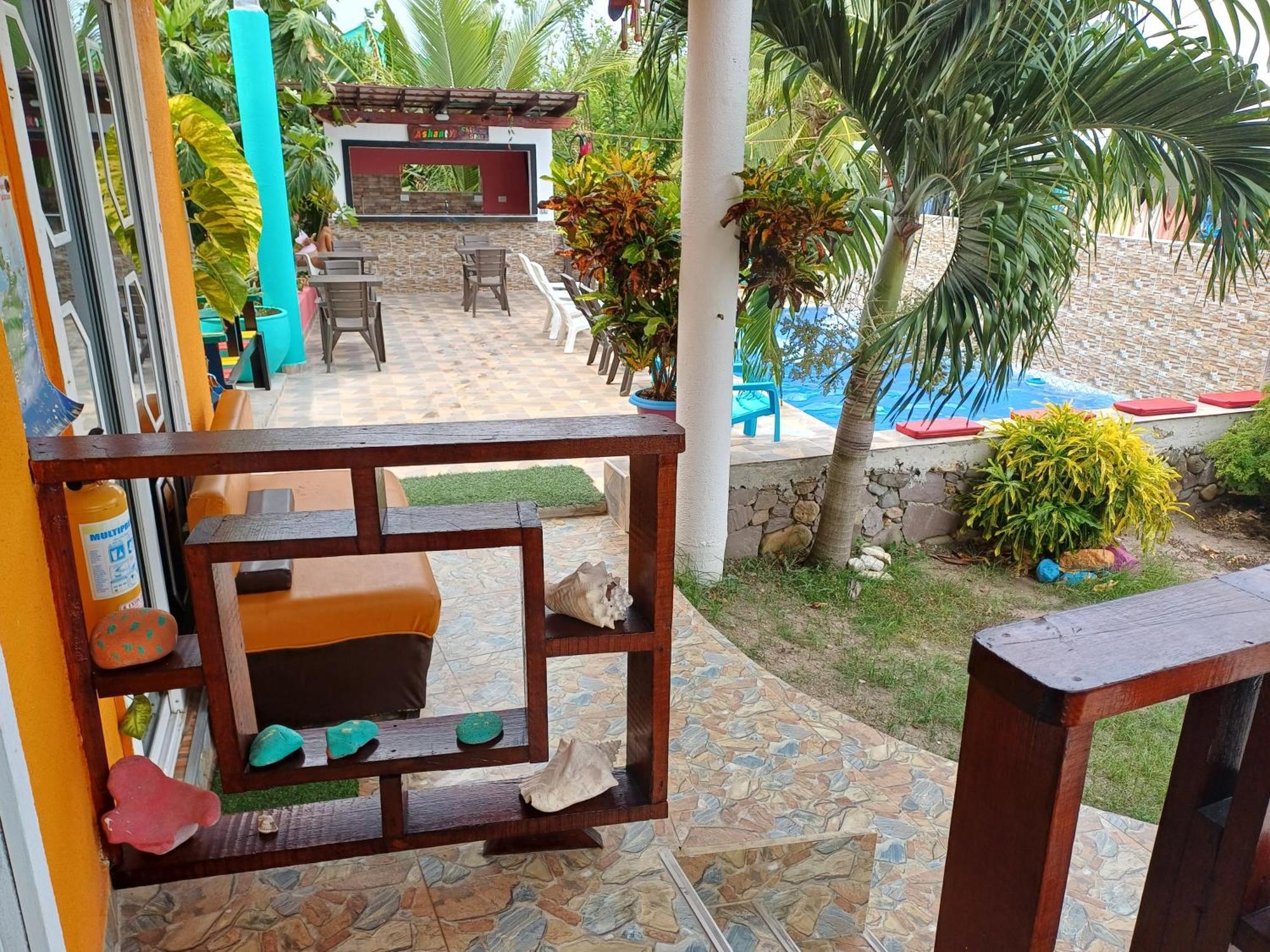 Posada Ashanty Rocky Point Exterior photo