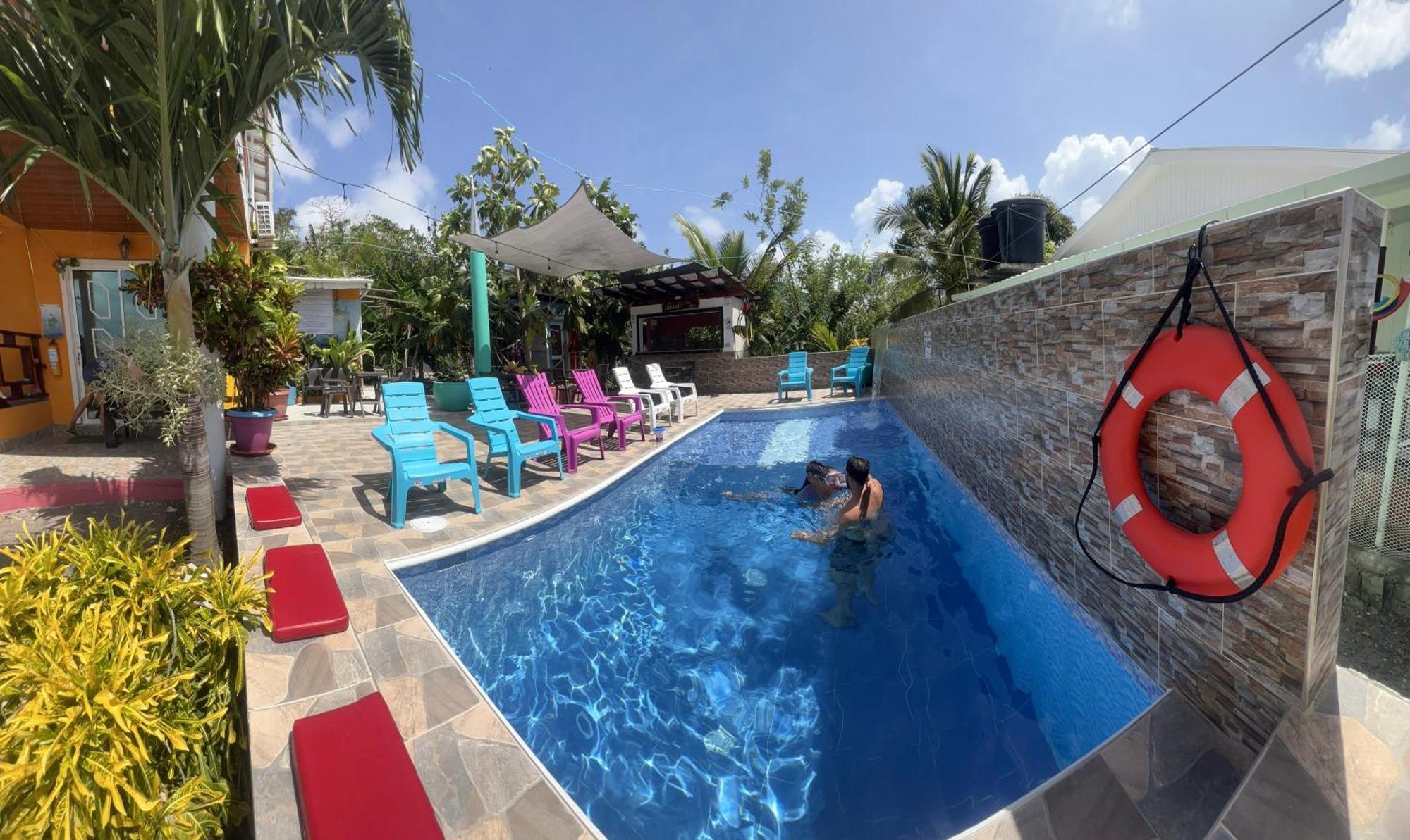 Posada Ashanty Rocky Point Exterior photo