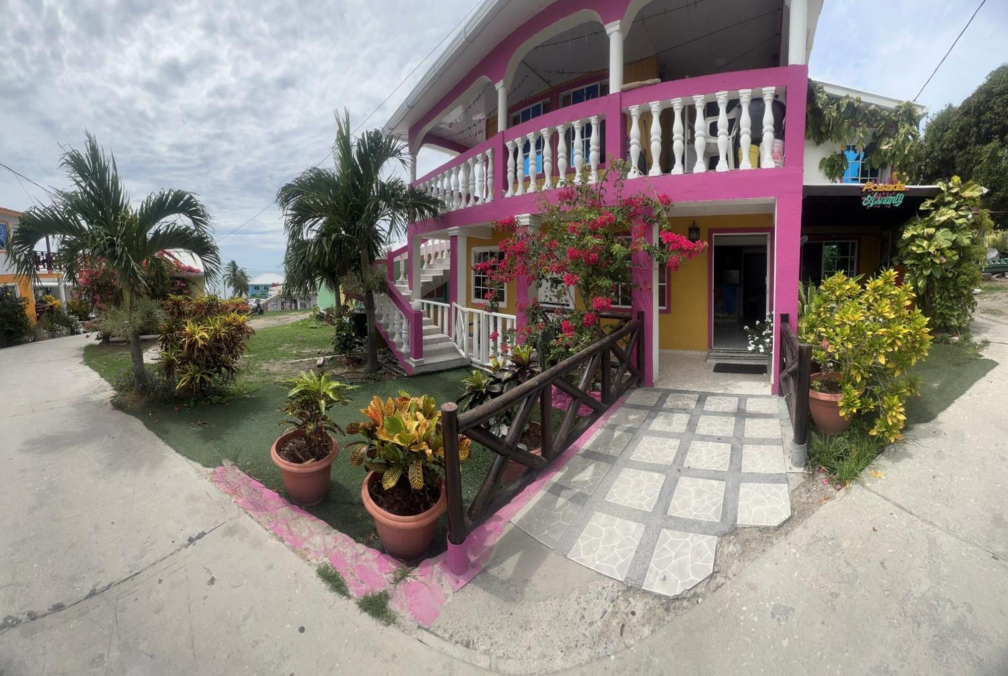 Posada Ashanty Rocky Point Exterior photo