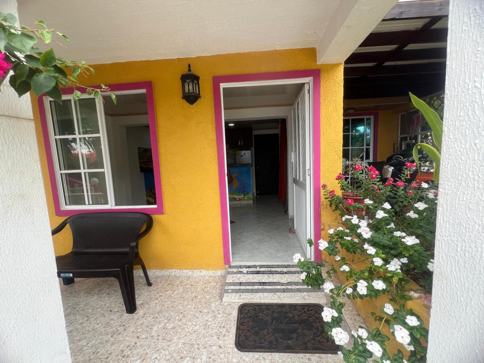 Posada Ashanty Rocky Point Exterior photo